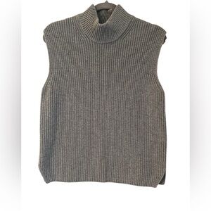 Abercrombie & Fitch Sleeveless Sweater Vest in Gray size M
